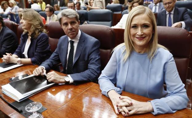 La moción de censura de Podemos contra Cifuentes cae con los votos de PP y C's