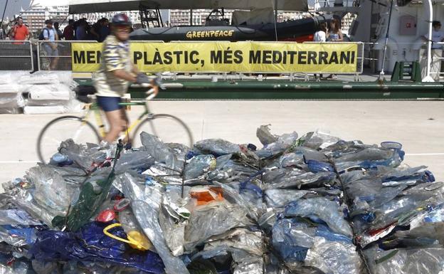 Greenpeace advierte: El Mediterráneo se convierte en una «sopa de plástico»