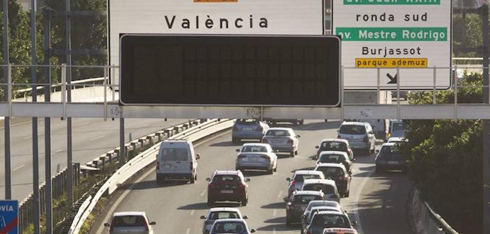 Un accidente obliga al cierre del carril derecho de la CV-35 y provoca dos kilómetros de atasco