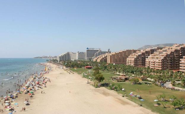 Rescatados dos menores que habían quedado atrapados sin poder salir del mar en Oropesa del Mar