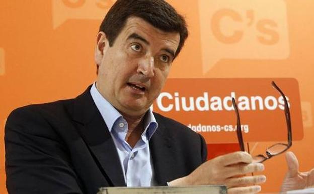 Fernando Giner: «Si yo fuera Alexis Marí, dejaría el acta y me iría a mi casa tranquilamente»