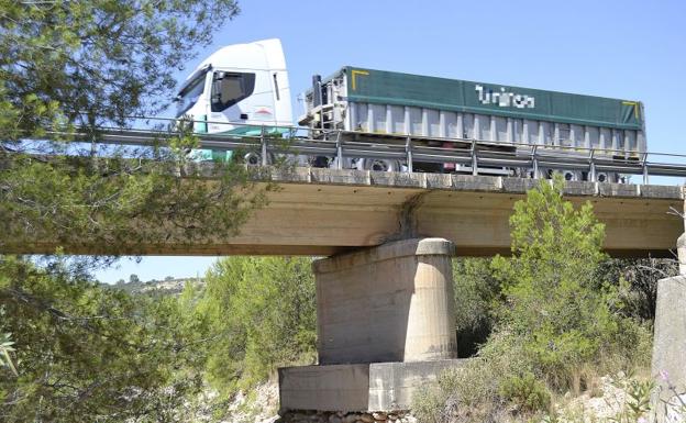 Detenido un camionero valenciano por quintuplicar la tasa permitida de alcohol