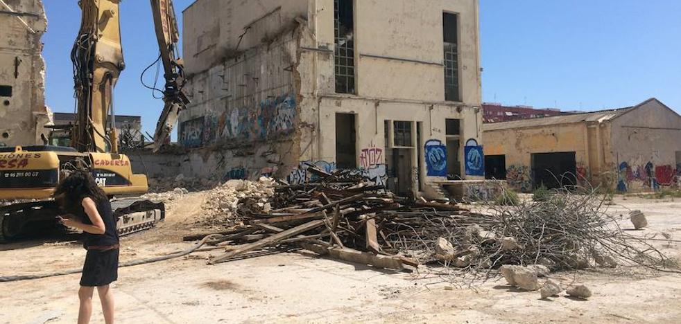 Arrancan nuevos derribos en la antigua cervecera de la Cruz Cubierta