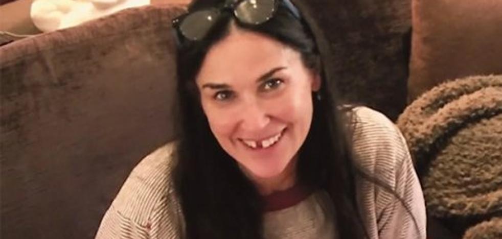A Demi Moore le faltan dientes