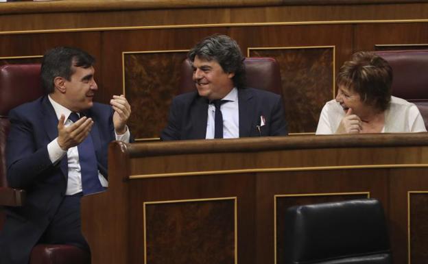 «Payaso» o «coge un diccionario», las lindezas de la moción