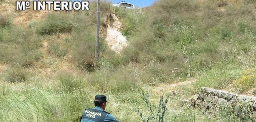 Rescatan a un hombre de 76 años tras caer por un terraplén y quedar oculto entre la maleza durante horas en Sinarcas