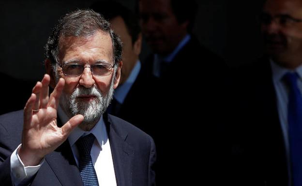 Rajoy, en París: «La extrema izquierda y la extrema derecha quieren romperlo todo»