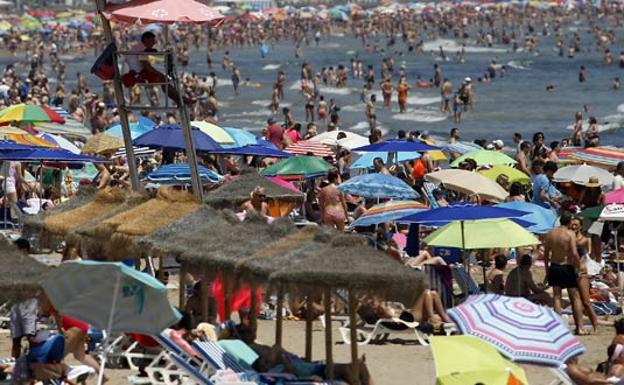 La provincia de Valencia supera los 40º y «sigue subiendo»