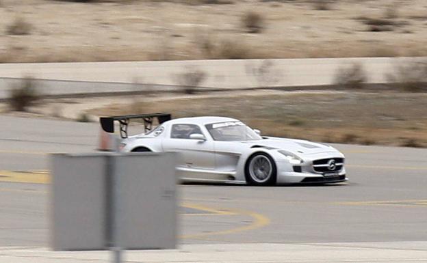 Detenido por participar en una carrera de coches de lujo y con carnet falso en Benicarló