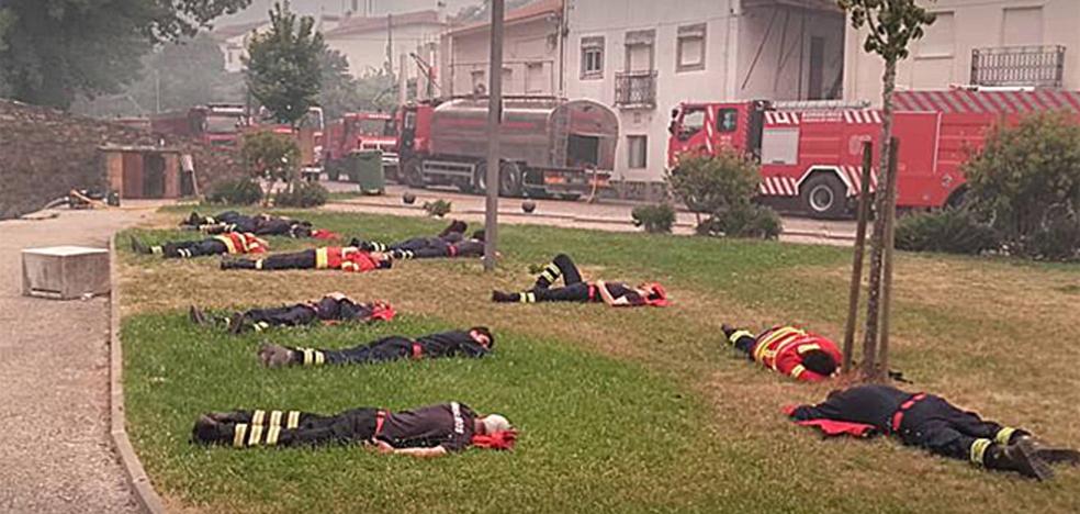 La foto de los bomberos de Portugal que ha dado la vuelta al mundo