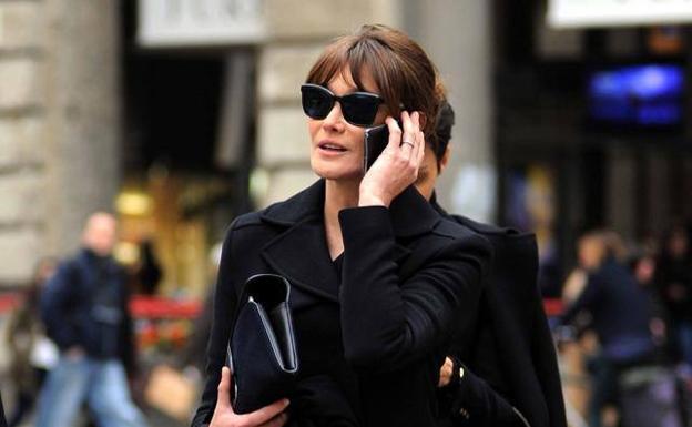 Carla Bruni niega su romance con Donald Trump