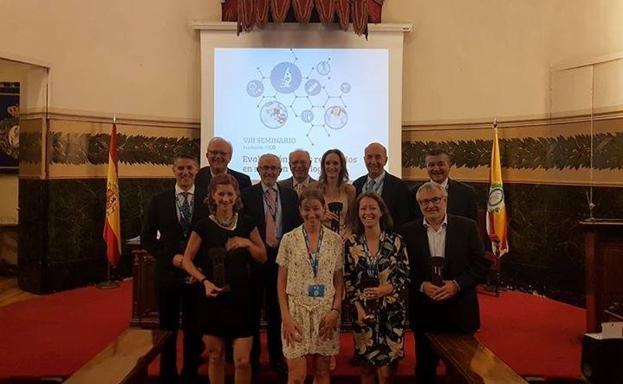 Natacha López recoge el premio por su contribución a la oncología: «Las mujeres mastectomizadas no tenemos que sentirnos feas»