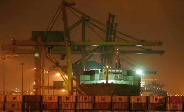 Los estibadores suspenden la huelga en el puerto de Valencia tras pactar con Maersk, MSC y Noatum