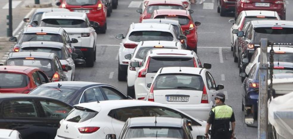 El tráfico aumenta en los grandes accesos de Valencia pese a las medidas contra el coche