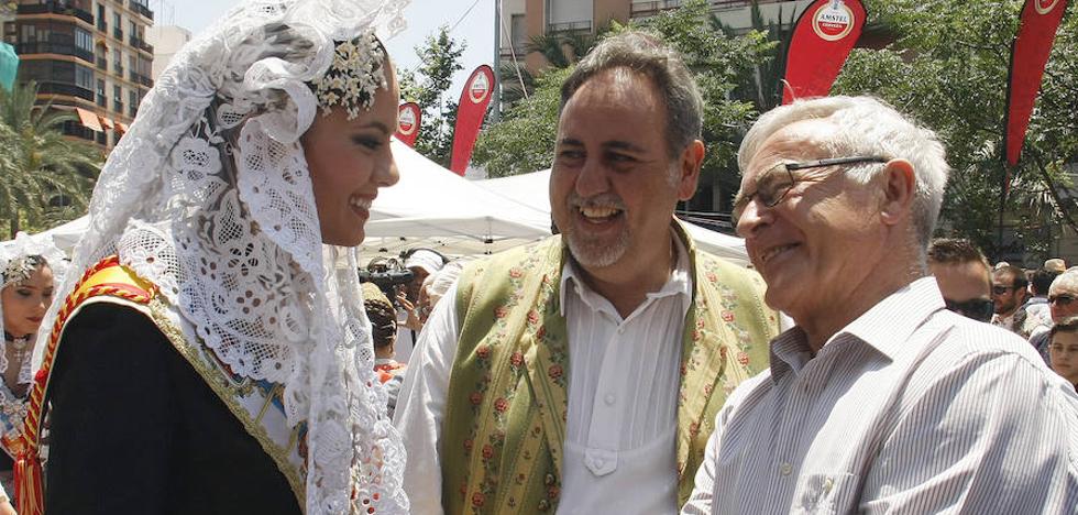 Joan Ribó: «El estilo de las hogueras es más artístico, el de las fallas es más grotesco»