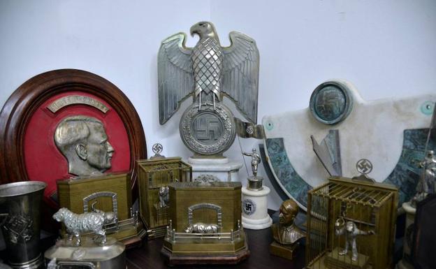 Encuentran un tesoro nazi oculto en una habitación secreta de una biblioteca