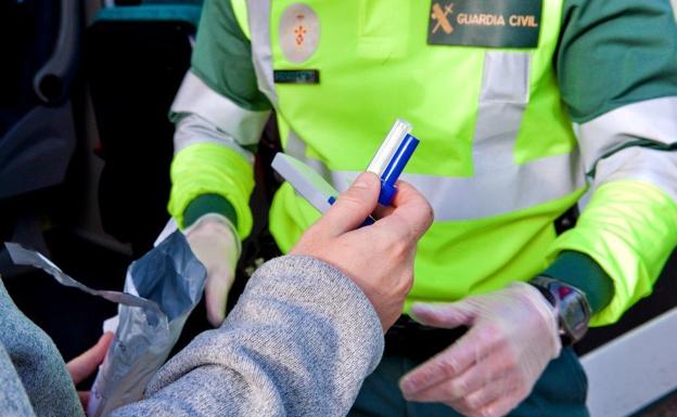 La DGT aumenta este fin de semana los controles de drogas y alcohol en las carreteras de Valencia, Alicante y Castellón