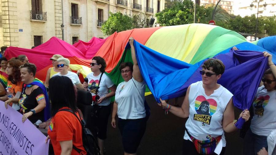 Fotos de la cabalgata del Orgullo LGTBI en Valencia 2017