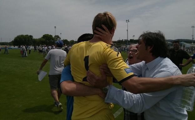 El Ontinyent asciende a 2ªB con su portero titular de boda y el juvenil de héroe