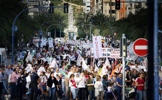 Padres valencianos pide la dimisión de Marzà tras mantener el TSJCV la suspensión cautelar del plurilingüismo