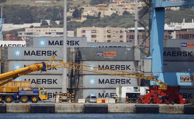 Los estibadores suspenden su huelga de este jueves al ser convocados por la patronal