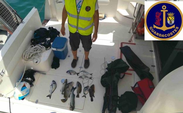 Tres personas interceptadas mientras practicaban ilegalmente pesca submarina en Dénia