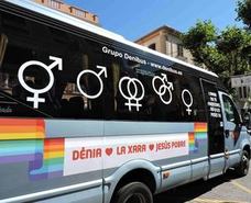 Dénia fleta un autobús que proclama «el orgullo de amar» en libertad