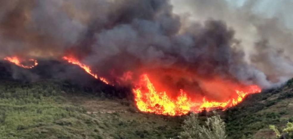 El incendio de la Calderona fue provocado por un rayo y sigue sin control tras arrasar unas 500 hectáreas
