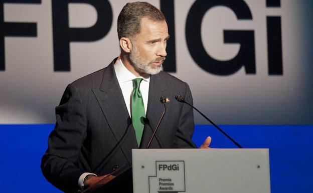 Felipe VI reafirma ante Puigdemont su compromiso de «creer y amar» a Cataluña