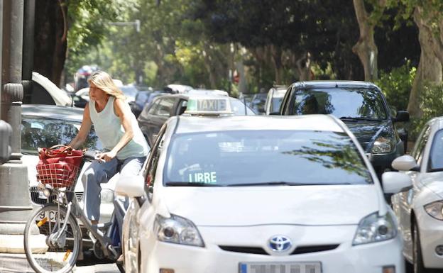 Giuseppe Grezzi ya estudia un carril bici por la gran vía Fernando el Católico de Valencia