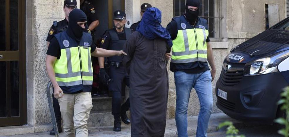 Uno de los yihadistas de Mallorca planeaba una «matanza» apuñalando viandantes en Inca