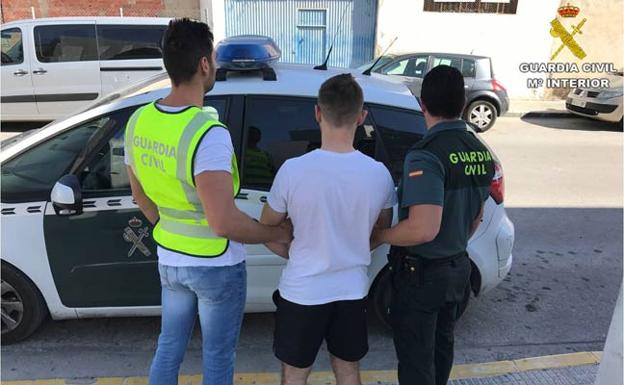 Dos detenidos por el robo de 10 toneladas de material en una chatarrería