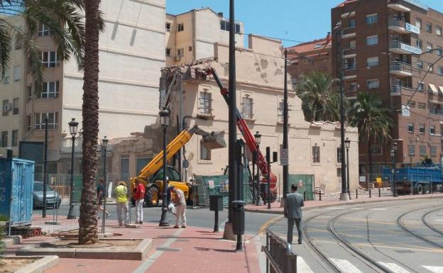 Derriban el fallido museo Padilla para construir doce viviendas y ampliar viales