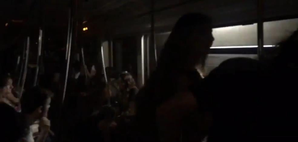 A oscuras en el metro