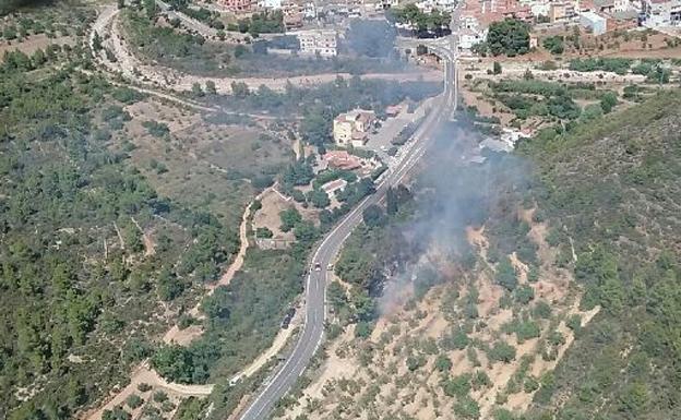 Un incendio en Azuebar afecta a matorral y pinar