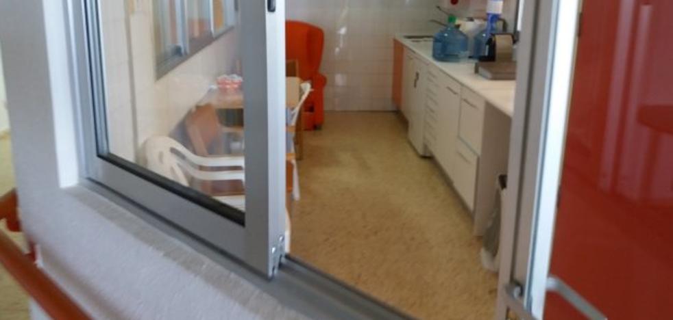 Nueva denuncia de abandono en el asilo de Carlet investigado por atar a un anciano