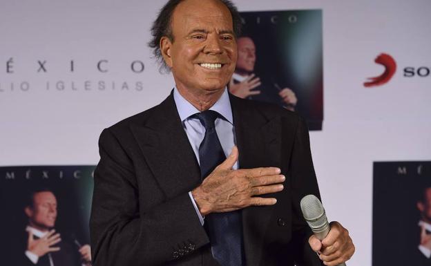 Hasta 15 objetos fueron recogidos por un detective en Miami para determinar la paternidad de Julio Iglesias