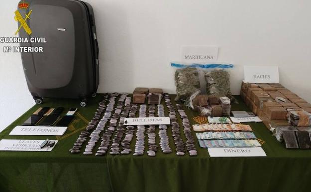 Incautan hachís y marihuana en zonas de ocio de la playa de Oliva