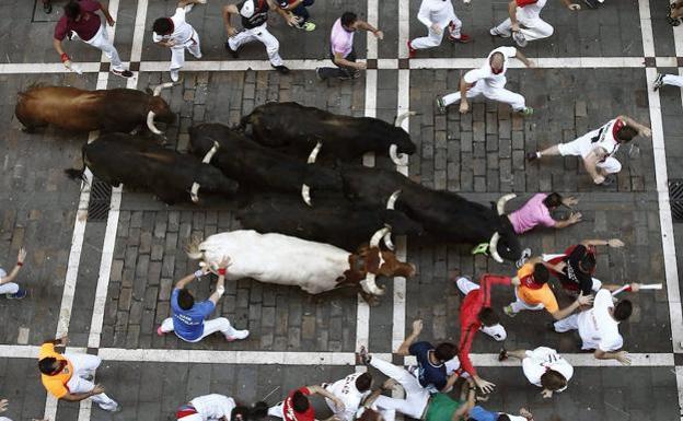 Un corredor de Llombai, herido leve en el sexto encierro de Sanfermines