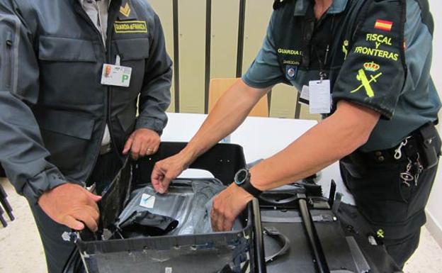 Detenido con 1,4 kilos de cocaína ocultos en una maleta en el aeropuerto