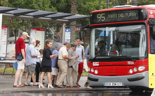 Joan Ribó defiende la prioridad de peatones y transporte público para mejorar la calidad del aire