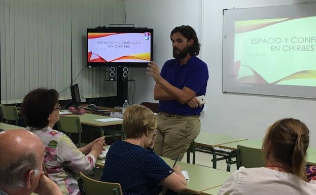 Los Cursos de Verano desembarcan en Dénia de la mano de Cervantes para recorrer la ciudad junto a otros grandes autores