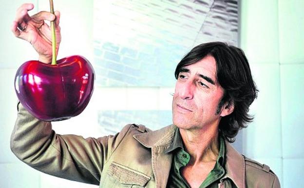 «Para ser como Neruda tendría que tomar mucho Cola Cao»