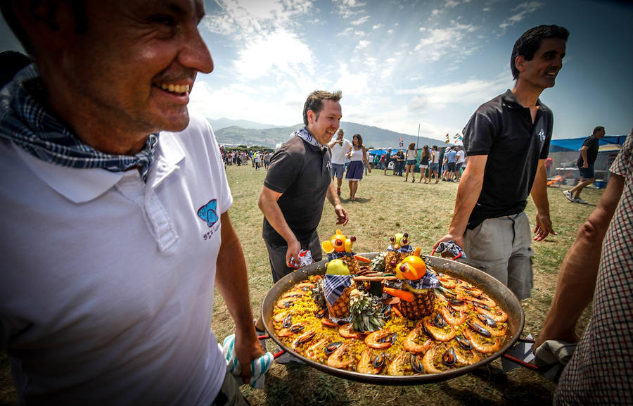 Fotos del concurso de paellas de Aixerrota