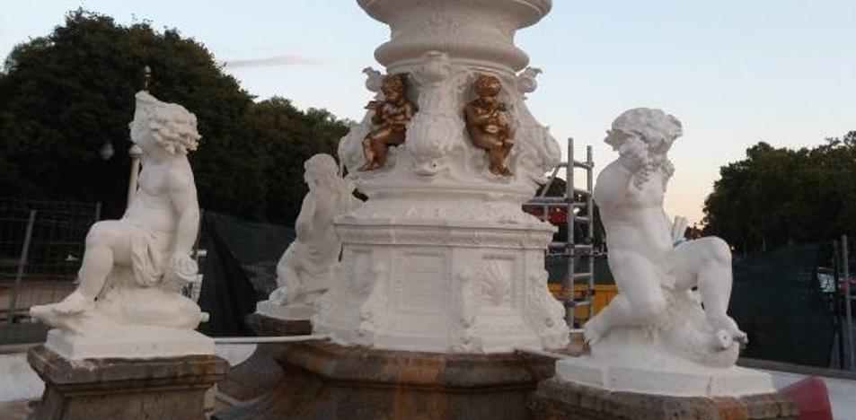 Las fuentes de La Alameda recuperan el color blanco