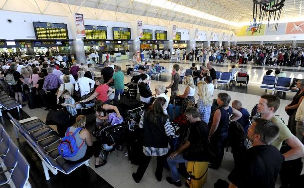 Cárcel para los guardias civiles que pedían dinero en el Aeropuerto de Gran Canaria