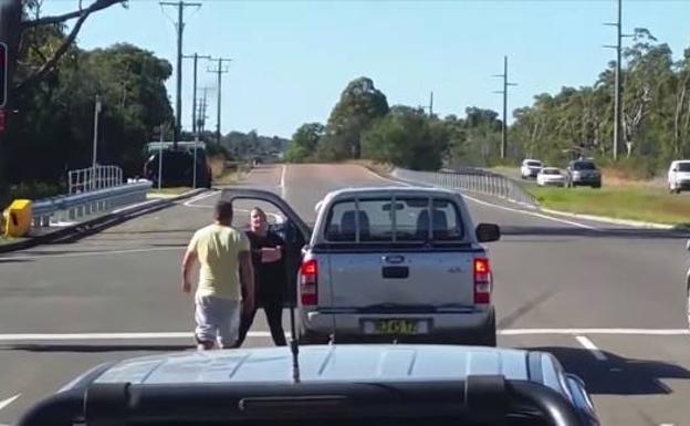 Un hombre da un puñetazo en la cara a una mujer durante una discusión de tráfico en Australia