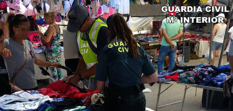 17 detenidos por vender falsificaciones en Benidorm y Torrevieja por valor de casi 200.000 euros