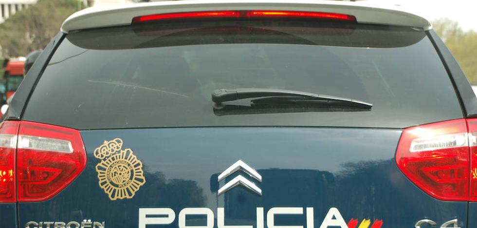Agrede a un hombre con una sombrilla y le rompe el coche por una discusión de tráfico en Valencia