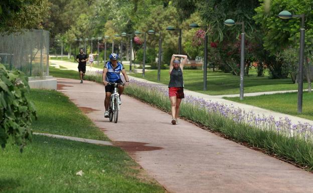 Atracaba a jóvenes en el cauce del río de Valencia desde su bicicleta